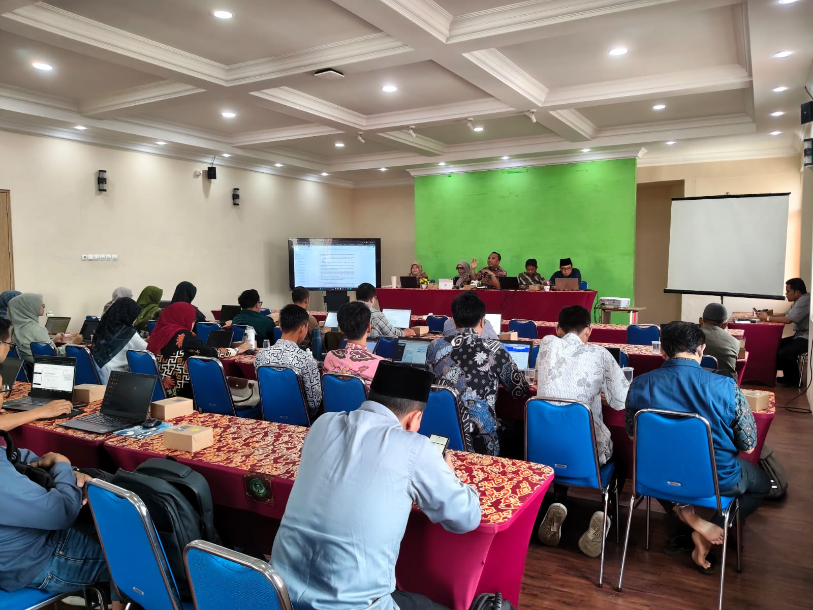 LPM UIN Siber Syekh Nurjati Cirebon Gelar Pelatihan Peningkatan Kapasitas Tim Gugus Mutu dan Tim Gugus Kendali Mutu LPM UIN Siber Syekh Nurjati Cirebon Gelar Pelatihan Peningkatan Kapasitas Tim Gugus Mutu dan Tim Gugus Kendali Mutu