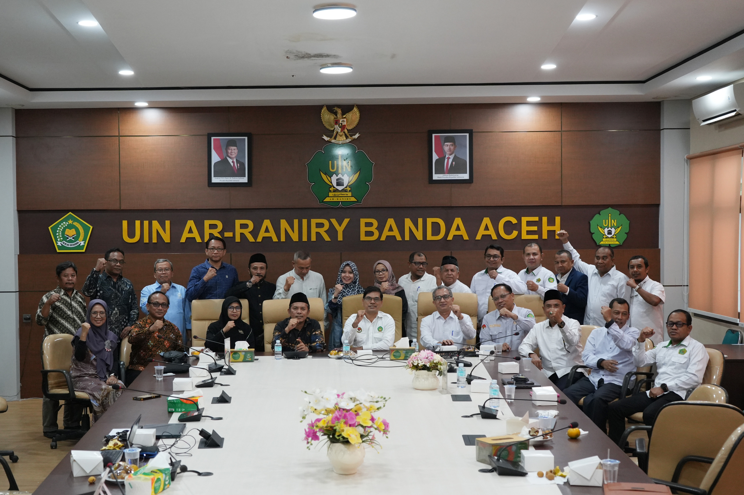 LPM UIN Siber Syekh Nurjati Cirebon Benchmarking Pengelolaan Mutu Akademik dan RPL ke UIN Ar-Raniry Banda Aceh LPM UIN Siber Syekh Nurjati Cirebon Benchmarking Pengelolaan Mutu Akademik dan RPL ke UIN Ar-Raniry Banda Aceh