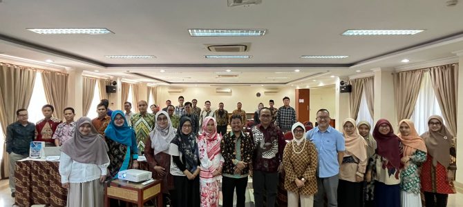 30 DOSEN IAIN SYEKH NURJATI CIREBON BERLATIH MENYUSUN MODUL AJAR DIGITAL DAN BENCHMARKING DI UNIVERSITAS TERBUKA